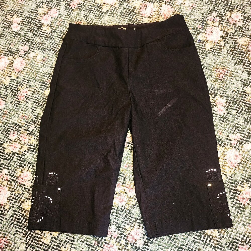 Euro Classic Women's 6 Black Bermuda Pull On Stretch Waist Studded EUC #597